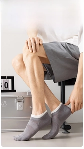 Detailed view of light grey mesh cotton low-cut socks with reinforced heel design