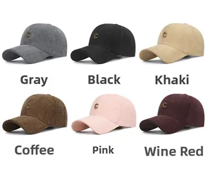 Détails des six options de couleurs pour casquettes avec logo C métallique sur le devant