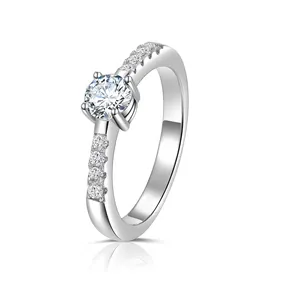 Elegant 925 sterling silver wedding ring with round brilliant cut moissanite stone