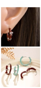 Detailed view of vintage drip oil hoop earrings featuring delicate silver bow accents