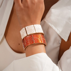 Retro Geometric Square Alloy Bracelet With Spiral Texture Enamel Drip Oil Bohemian Vintage Elastic Bangle For Women