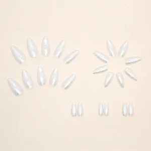 Unghie finte a mandorla argento glitterato set press-on con finitura brillante