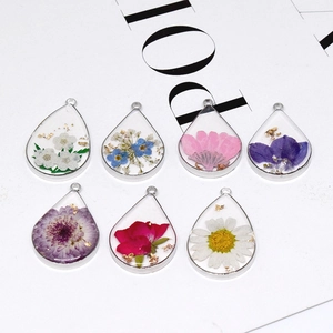 Water-drop resin pendants with real dried daisy flowers and silver metal frames for DIY