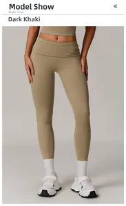 Vue détaillée du legging de yoga taille haute recyclé en kaki foncé montrant la coupe