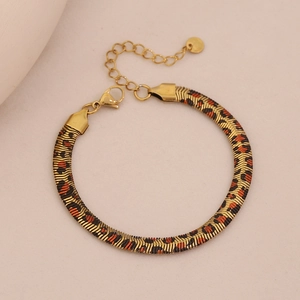 Macro della collana a catena piatta leopardata da 6mm con chiusura a moschettone
