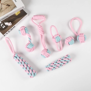 Robustes Haustierspielzeug-Set aus Baumwolle mit rosa-blauen Flechtformen für Hunde