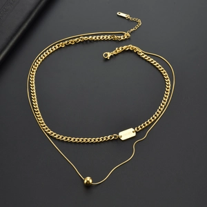 Collier double épaisseur en titane doré avec pendentif MOM et perle sur chaîne serpent