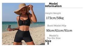 Dettaglio bikini sportivo nero con top a vogatore e slip da bagno a vita alta neri