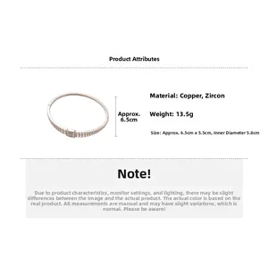 Vue détaillée du bracelet plaqué or avec double rangée de zircons et dimensions