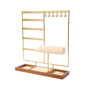 Espositore per gioielli dorato con base in legno per orecchini e collane