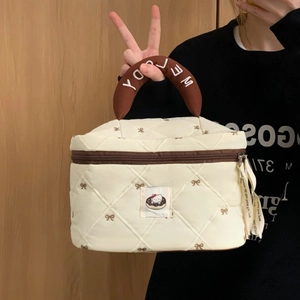 Quilted Sanrio Hello Kitty makeup bag with embroidery and large capacity storage