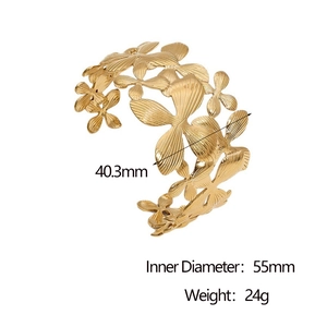 Bracciale rigido aperto in acciaio inossidabile placcato oro 18k con motivo a giglio