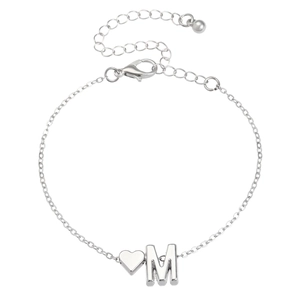 Bracelet cœur argenté avec pendentif lettre M comprenant fermoir mousqueton et chaîne