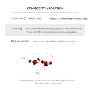 Detailed size chart for red resin petal earrings with dimensions 7cm height and 5cm width