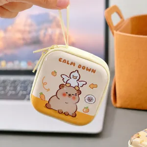 Mini portamonete quadrato in latta con stampa Capybara e comodo cinturino da polso