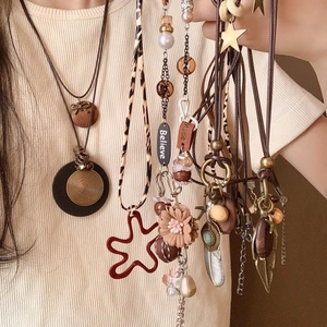 Bohemian Long Pendant Necklace Vintage Wood Beads Alloy Feather Star Charms Ethnic Style Jewelry For Women Fashion