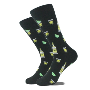 Calze in cotone nero con stampe di bottiglie di tequila gialle e lime verdi per coppia