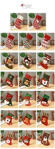 Grille détaillée montrant 20 motifs de chaussettes de Noël avec Père Noël et renne