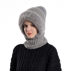 Bonnet en tricot gris pour femme avec pompon en fourrure et doublure polaire chaude