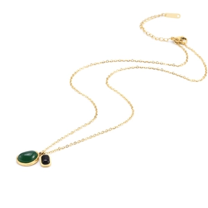 Collier chic en acier titane doré avec agate verte et pendentif rectangulaire noir