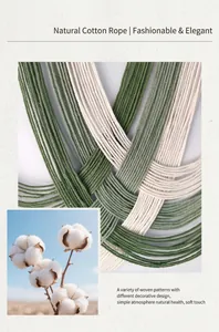 Détail d'une tapisserie bohème tissée en corde de coton naturel blanc et vert doux