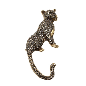 Vintage leopard brooch in gold finish with black pave stones and pearl detail