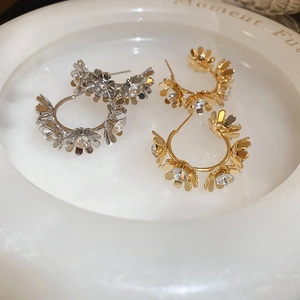 Vintage floral C-shape earrings with rhinestones in gold and silver finish