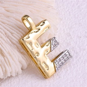 Pendentif lettre E bicolore or et argent serti de zircons cubiques brillants