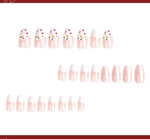 Détail de faux ongles de Noël avec texture pull en 3D et motifs de bonhomme de neige