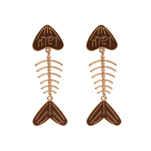 Chic fishbone drop earrings with heart detail and 'me!' engraving in rose gold finish