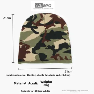 Detailed size view of the camouflage knitted beanie with 21x21cm dimensions
