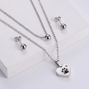Parure en acier titane avec collier double couche pendentif cœur patte et boucles d'oreilles