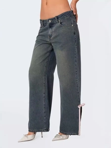 Jean évasé ajusté avec fentes latérales et nœuds en ruban rose en denim bleu vintage