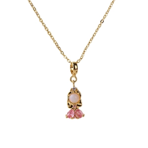 Makroaufnahme des Goldfisch-Anhängers mit rosa Zirkonia-Schwanz und weißem Opal