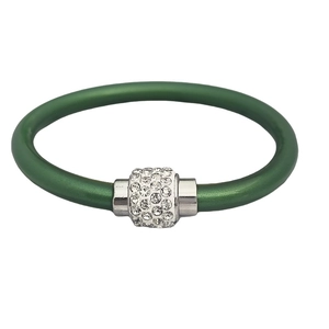 Minimalistisches grünes Silikonarmband mit Magnetverschluss und funkelnden Kristallen