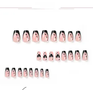 Détails de 24 faux ongles longs ballerine roses avec bords français noirs et motifs étoiles