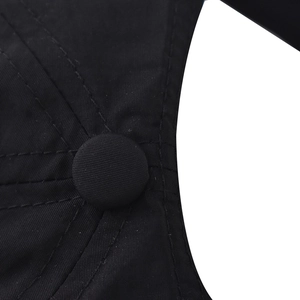 Détail macro des coutures de haute qualité et du bouton supérieur d'une casquette noire