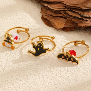 Set de anillos de Halloween con dijes de bruja, fantasma y murciélago en oro