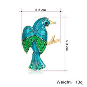 Fashionable kingfisher bird brooch with blue and green enamel and dimensions 3.8x5.3cm
