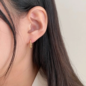 Elegant 925 sterling silver gold U-shaped earrings with ball ends worn on model