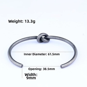 Detail showing vintage wire knot bangle dimensions, weight 13.3g and 61.5mm inner diameter