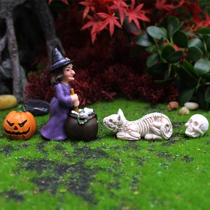 Halloween Miniatur-Set aus Harz mit Hexe, Kürbis und Skelett für die Gartendekoration