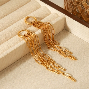 Boucles d'oreilles créoles en acier plaqué or 18 carats avec pampilles de chaînes en boîte