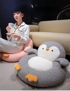 Détail du coussin de chaise pingouin en polaire Teddy épaisse avec design intégré