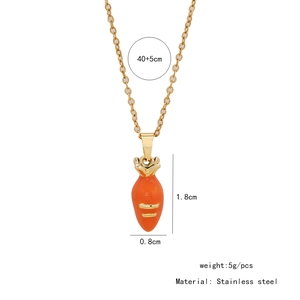 Dimensions et poids du pendentif carotte de 1,8 cm sur une chaîne en acier inoxydable de 40 cm