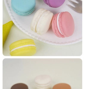 Nahaufnahme bunter PU-Macaron-Stressspielzeuge auf einem weißen Teller als Deko