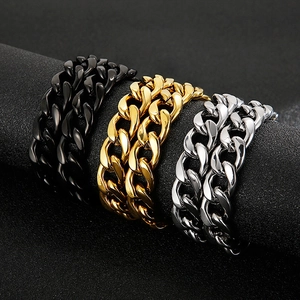 Dettaglio di catene a maglia cubana in acciaio inossidabile 304 nere, oro e argento