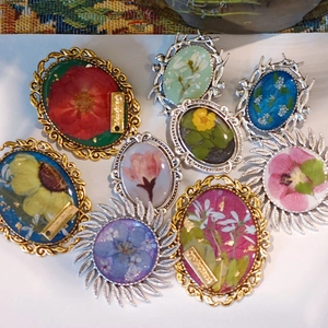 Handmade vintage resin brooches with real dried flowers in gold and silver oval frames