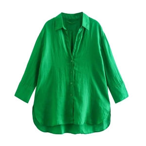 Camicia da donna in lino verde brillante a maniche lunghe con colletto e spacchi
