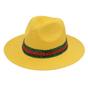 Chapeau Panama en paille jaune avec ruban de strass vert et rouge pour plage été